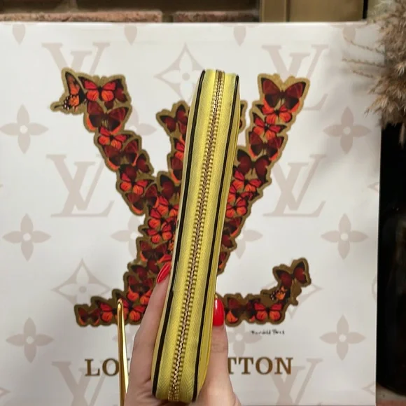 Kate Spade Wallet in Lemon Yellow - Picture 7 of 12